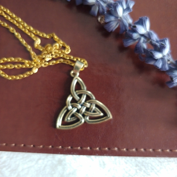 Gold plated pendant+chain - Picture 1 of 5